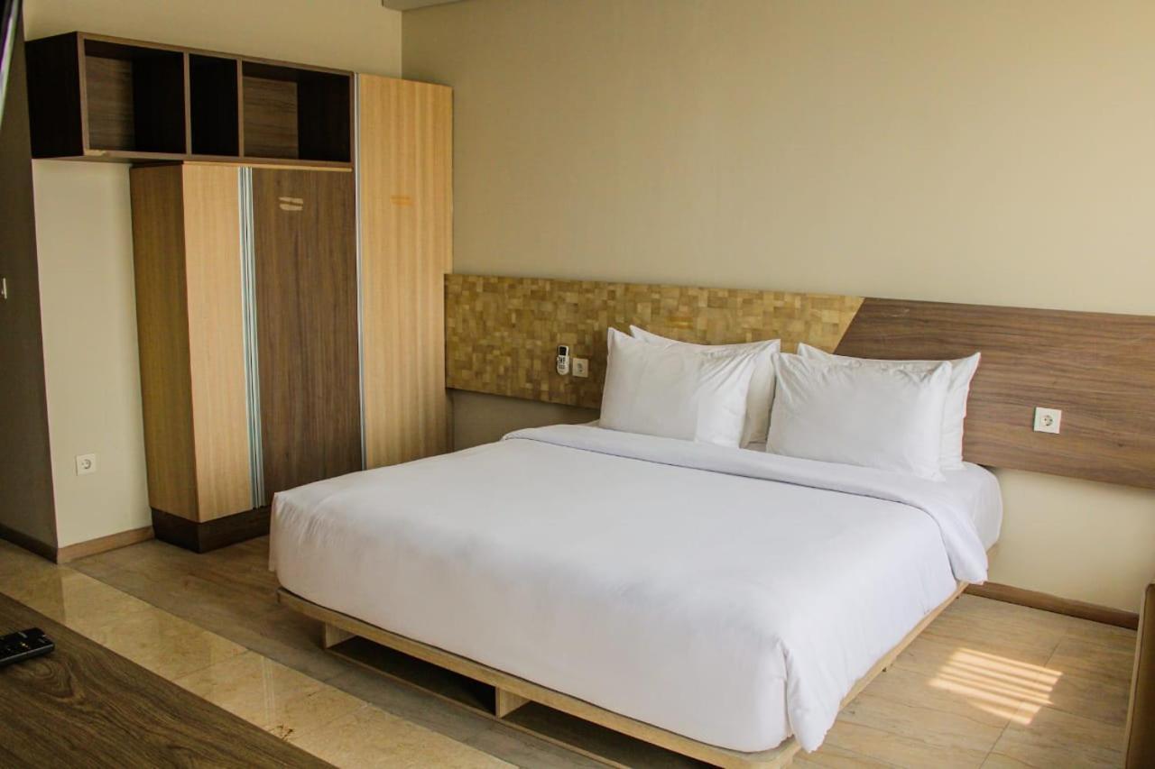 Graha Makara Suite Hotel & Residence Cikarang Exterior photo